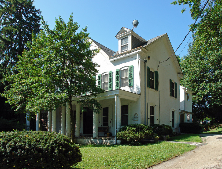 282 Cassatt Rd in Berwyn, PA - Foto de edificio