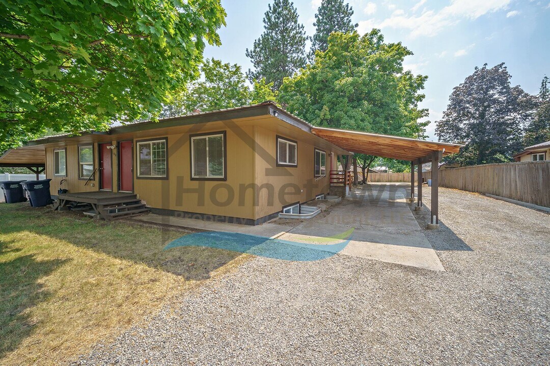 104 E 15th Ave in Post Falls, ID - Building Photo