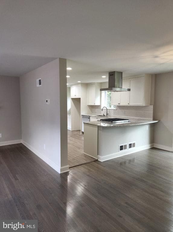 property at 4840 Alton Pl NW