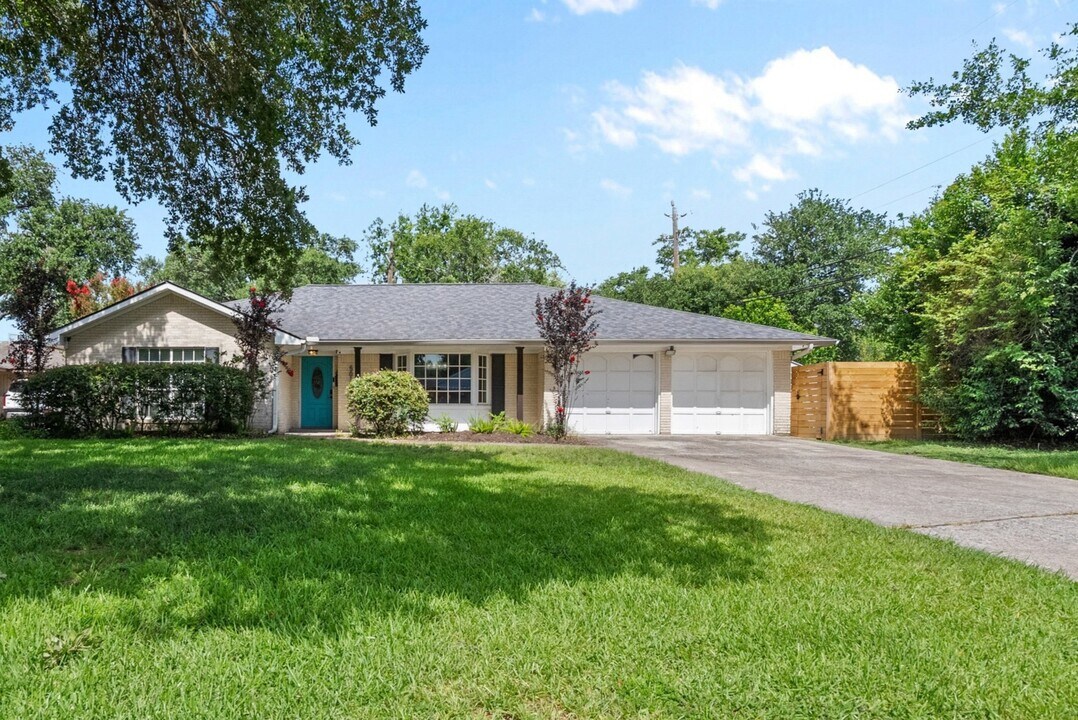 5019 Oak Forest Dr in Houston, TX - Building Photo
