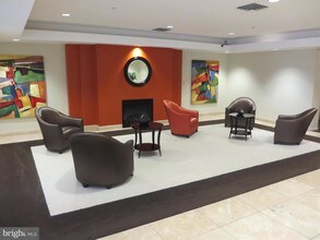 801 S Greenbrier St-Unit -313 in Arlington, VA - Building Photo - Building Photo