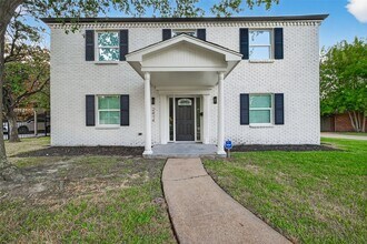 2414 Walnut Bend Ln in Houston, TX - Building Photo - Building Photo