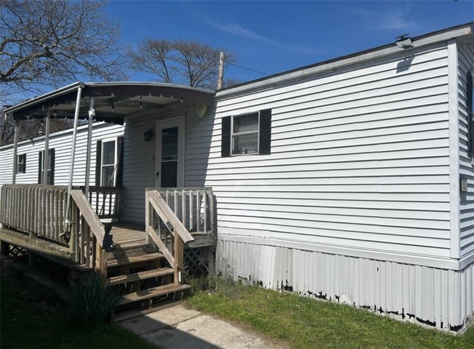 52 Heritage Pk in Tiverton, RI - Building Photo