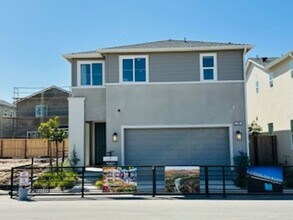 616 Ophelia Ave in Madera, CA - Building Photo - Building Photo