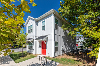 Frisco Cottages in Fayetteville, AR - Foto de edificio - Building Photo