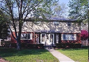 Greens on Mill Townhomes in Williamsville, NY - Foto de edificio - Building Photo