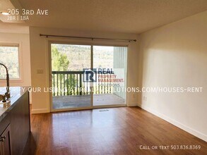 205 3rd Ave in Oregon City, OR - Building Photo - Building Photo