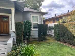 1253 N Commonwealth Ave in Los Angeles, CA - Building Photo - Building Photo