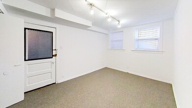 Paulina-Waveland in Chicago, IL - Foto de edificio - Interior Photo