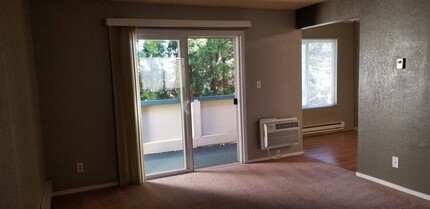 3926 Clear Acre Ln in Reno, NV - Foto de edificio - Building Photo