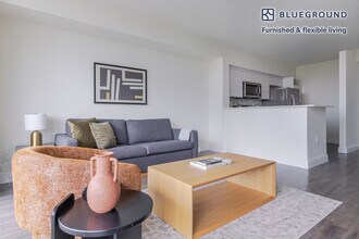 17000 N Bay Rd in Sunny Isles Beach, FL - Building Photo - Building Photo