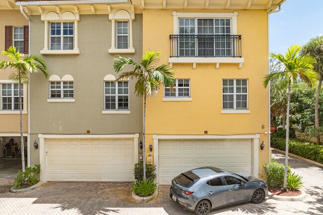 Cloisters of Lakeworth in Lake Worth, FL - Building Photo - Building Photo