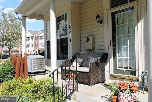 8313 Sanderling Way in Lorton, VA - Building Photo - Building Photo