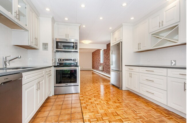 31 Harris St, Unit 702 in Brookline, MA - Building Photo - Building Photo