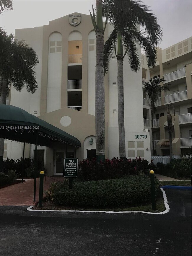 10770 NW 66th St in Doral, FL - Foto de edificio - Building Photo