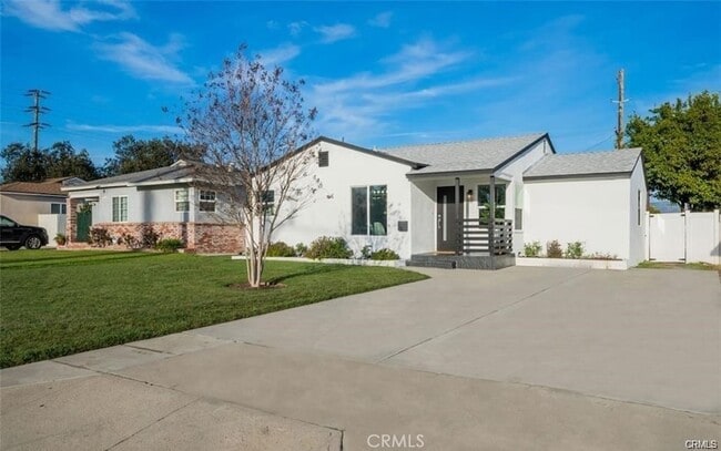 property at 1484 N Clybourn Ave