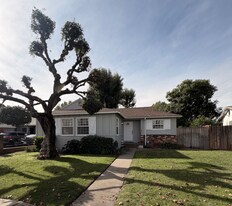 Stylish Fully Renovated 3-Bedroom Home with a Large Backyard in Los Angeles, CA - Building Photo