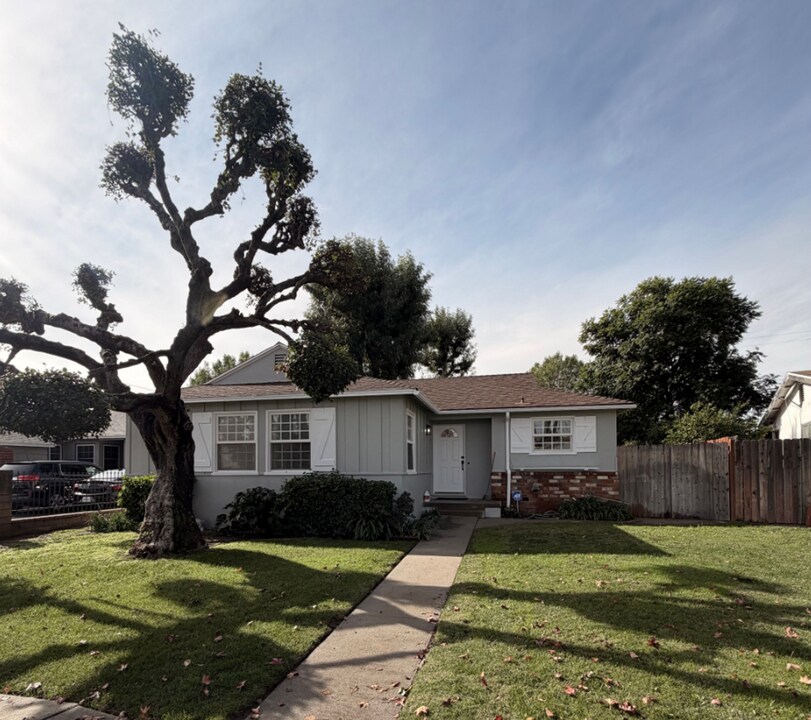 Stylish Fully Renovated 3-Bedroom Home with a Large Backyard in Los Angeles, CA - Foto de edificio