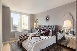 550 W 45th St in New York, NY - Building Photo