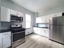 82 Orient Ave, Unit 1 in Jersey City, NJ - Building Photo
