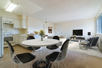 Mariners Place in Oxnard, CA - Building Photo - Building Photo