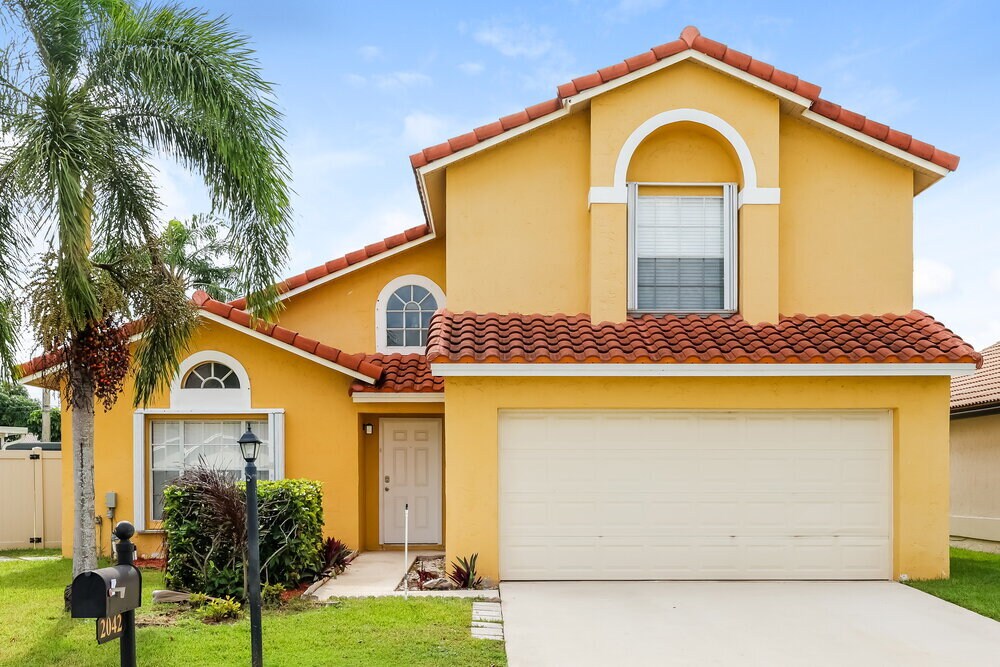 2042 Cross Breeze Dr in Wellington, FL - Building Photo