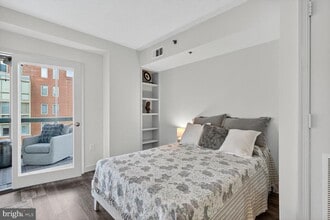 1050 N Taylor St in Arlington, VA - Building Photo - Building Photo