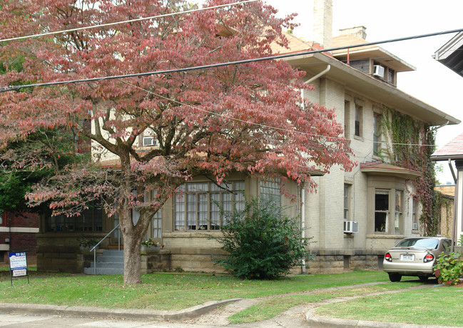 1518 Quarrier St in Charleston, WV - Foto de edificio - Building Photo