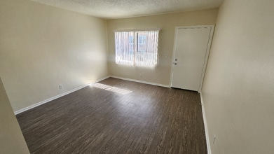 14926 Hawthorne Blvd in Lawndale, CA - Building Photo - Building Photo