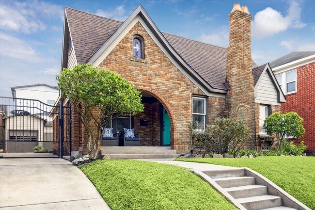 property at 1935 W McKinney St