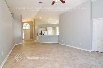 12617 Kings Lake Dr in Gibsonton, FL - Foto de edificio - Building Photo