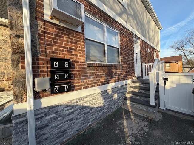 6 Marwood Rd S in Port Washington, NY - Building Photo - Building Photo