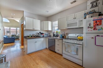 530 N Ashland Ave in Chicago, IL - Building Photo - Building Photo