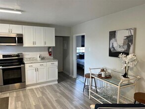 2205 Roosevelt St in Hollywood, FL - Building Photo - Building Photo