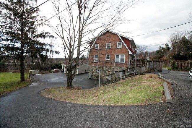 279 Bucks Hollow Rd-Unit -C in Mahopac, NY - Building Photo - Building Photo