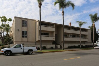 Villa Corona in Coronado, CA - Building Photo - Building Photo