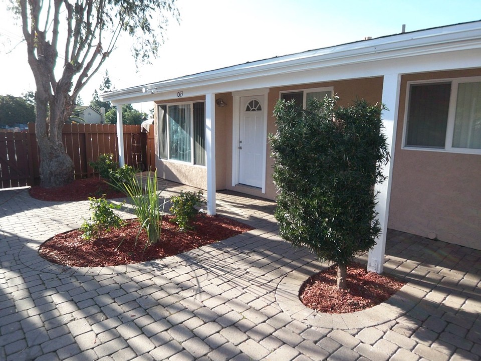 Chestnut Street Apartments in Escondido, CA - Building Photo