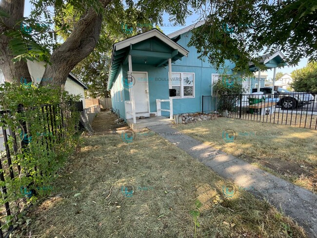 property at 722 E 7th St