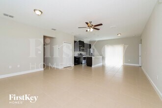 650 Hudson Valley Dr in Poinciana, FL - Building Photo - Building Photo