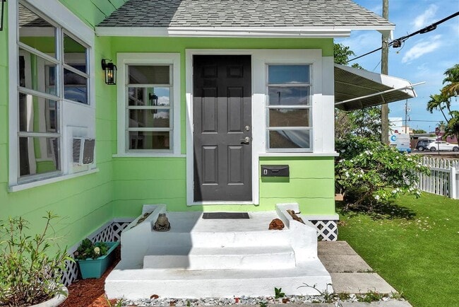 713 10th Ave N in Lake Worth Beach, FL - Building Photo - Building Photo