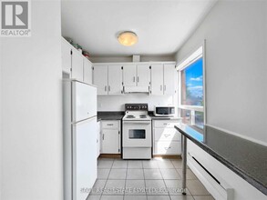 946 Bloor St W in Toronto, ON - Building Photo - Building Photo
