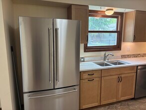 2033 Greenwood Dr, Unit 2 in Owatonna, MN - Foto de edificio - Building Photo