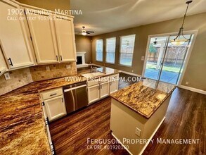 1902 Avenida Martina in Roseville, CA - Building Photo - Building Photo