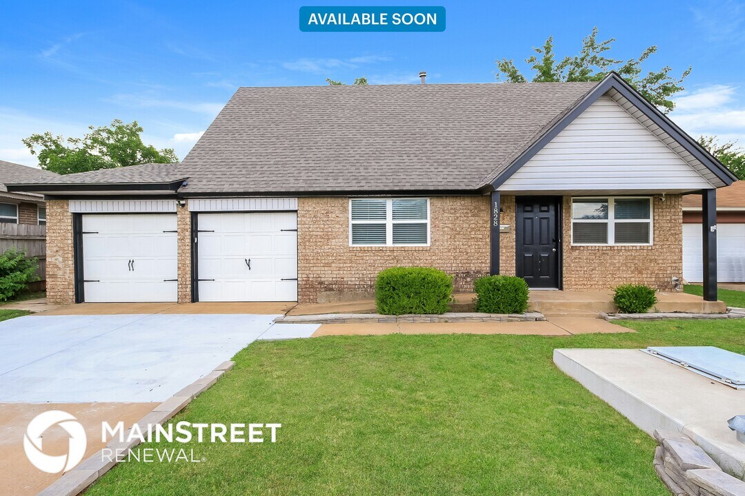 1828 Sunrise Dr in Moore, OK - Building Photo