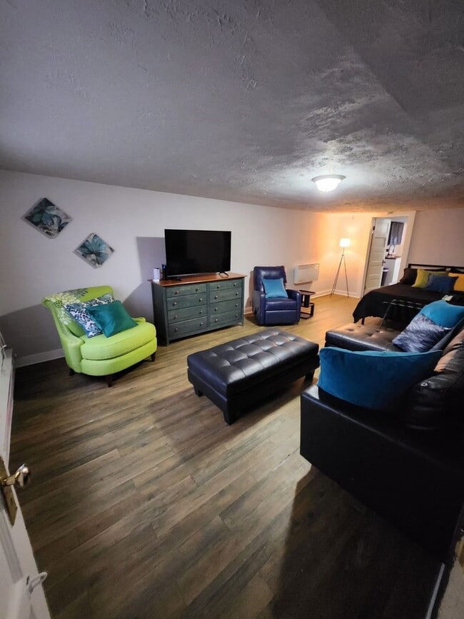 1856 Lampson Rd in Cleveland, OH - Building Photo - Building Photo