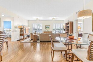 8395 SW 73rd Ave, Unit 710 in Miami, FL - Building Photo