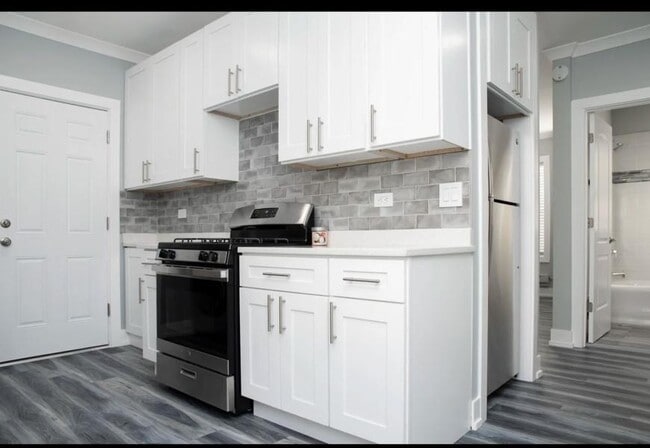 property at 3821 N Greenview Ave