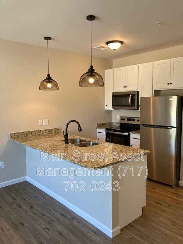 376 E Main St in New Holland, PA - Building Photo - Building Photo