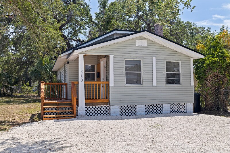 3230 Queensboro Ave S in St. Petersburg, FL - Building Photo