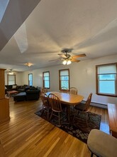 42 School Ln, Unit 2 in Watertown, MA - Foto de edificio - Building Photo